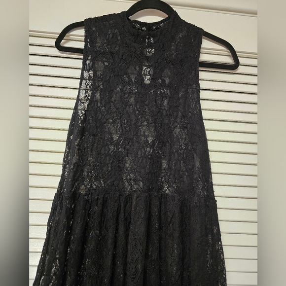 Black Lace Sheer Long Maxi Sleeveless Dress With Keyhole Detail Back - Picture 4 of 8